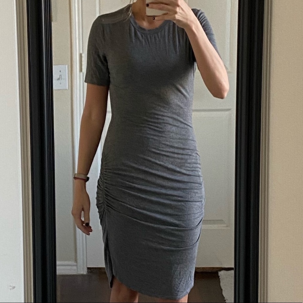 ◽️Banana Republic gray stretchy ruched dress!